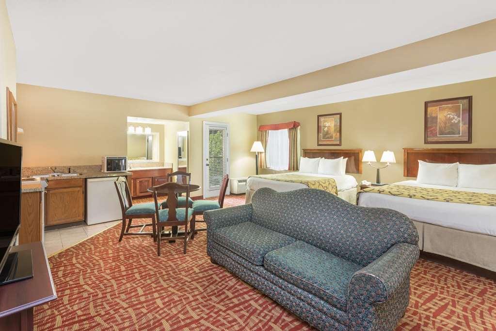 Baymont By Wyndham Sevierville Pigeon Forge Room photo